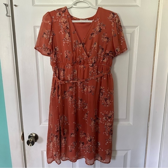 Maurice’s Floral Rust Flutter Sleeve Size Medium Maternity Dress - Picture 3 of 10